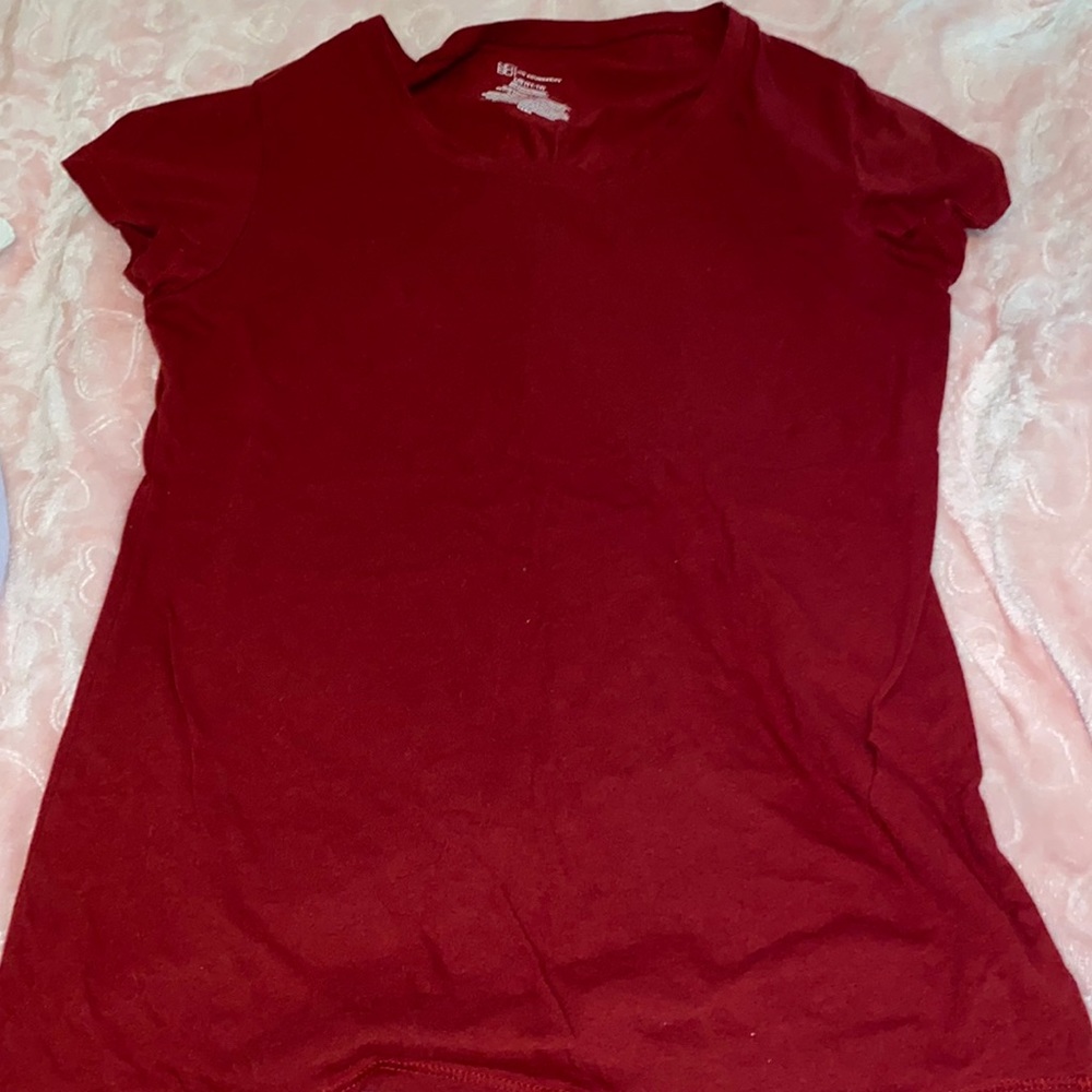 WINE RED SHORT SLEEVE T SHIRT.